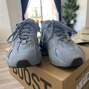 Hospital Blue Yeezy 700